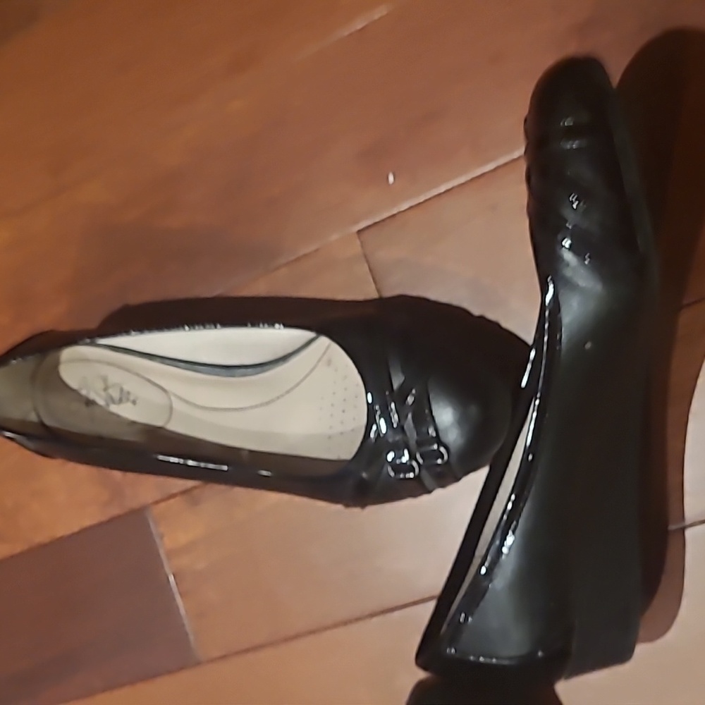 Lifestyle black size. 9.5 flats